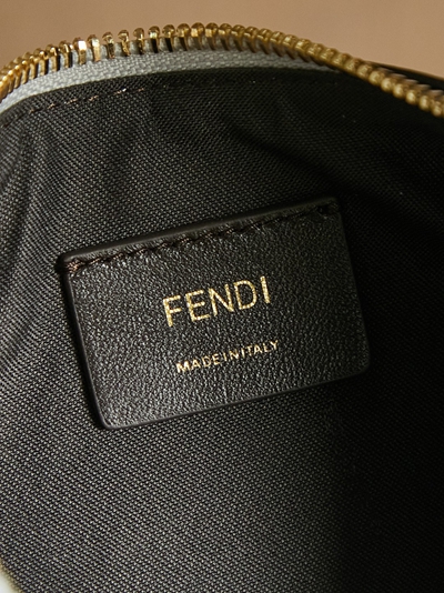 フェンディバッグ着用イメージ